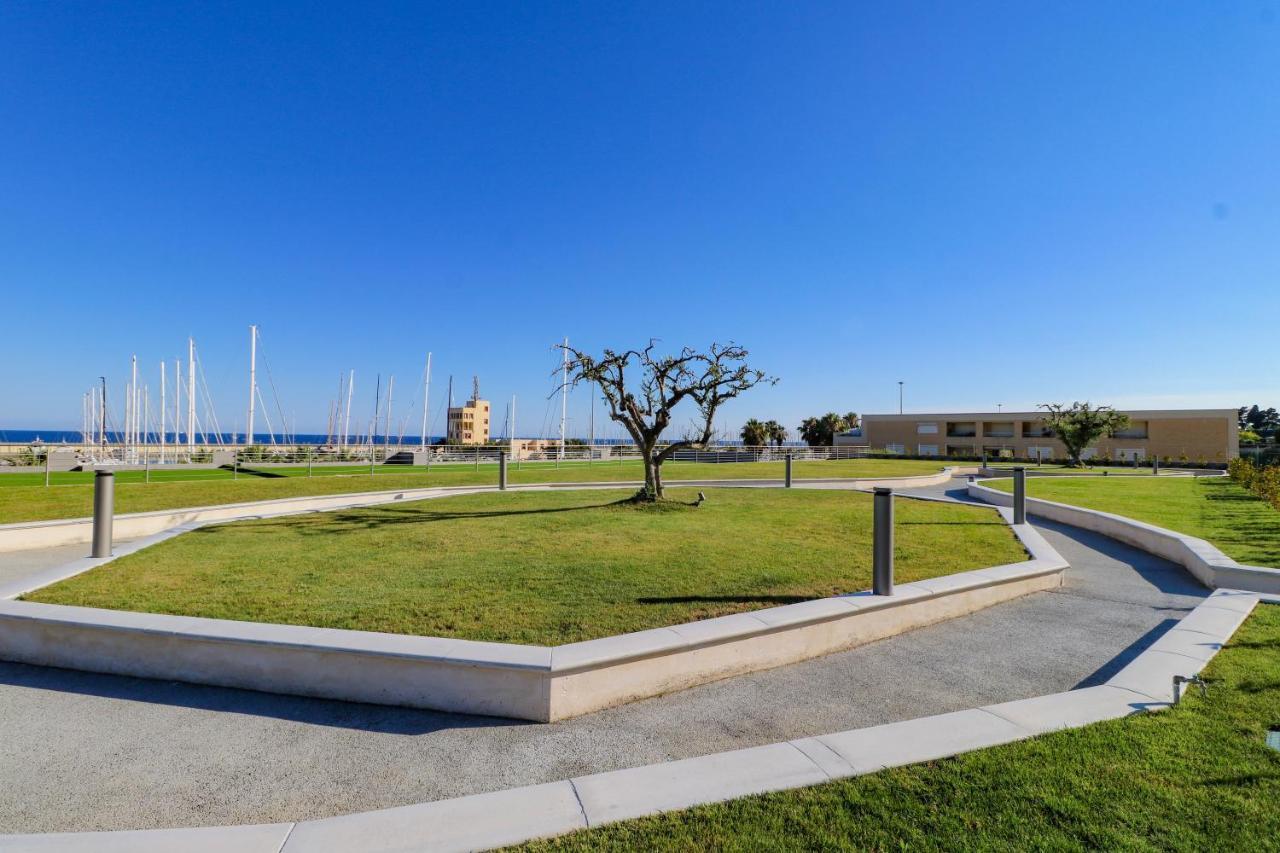 H11 Luxury 9A - Porto - Piscina - Jacuzzi Lejlighed Santo Stefano al Mare Eksteriør billede
