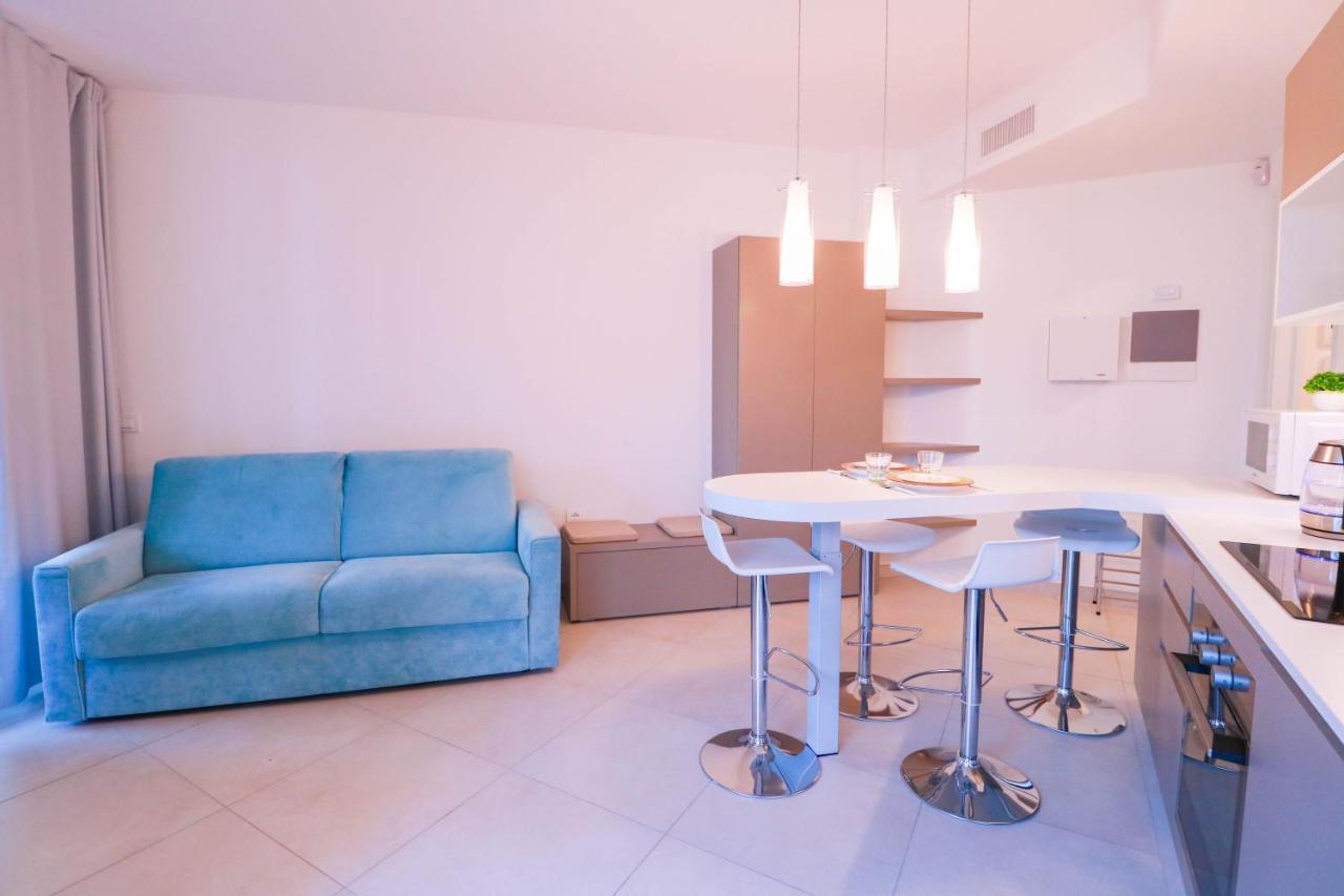 H11 Luxury 9A - Porto - Piscina - Jacuzzi Lejlighed Santo Stefano al Mare Eksteriør billede