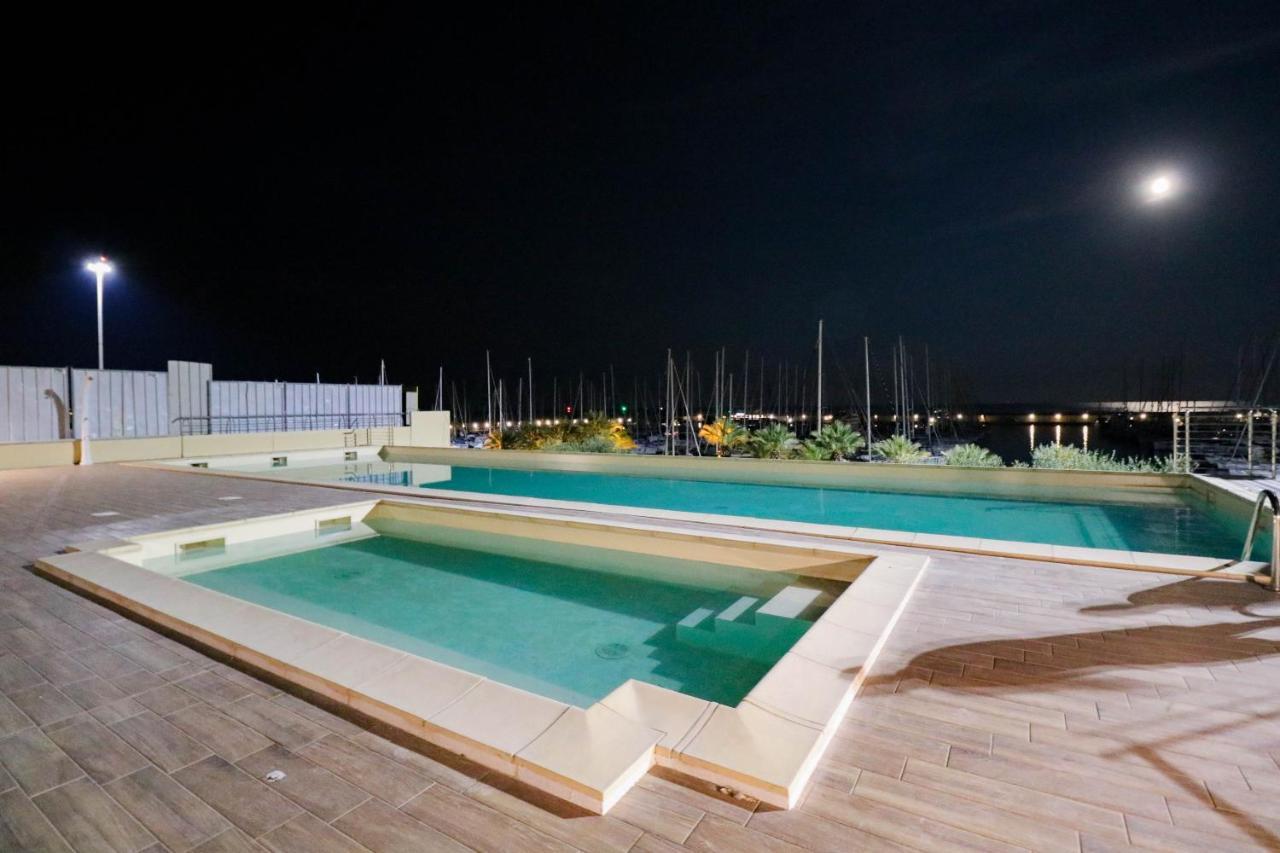 H11 Luxury 9A - Porto - Piscina - Jacuzzi Lejlighed Santo Stefano al Mare Eksteriør billede