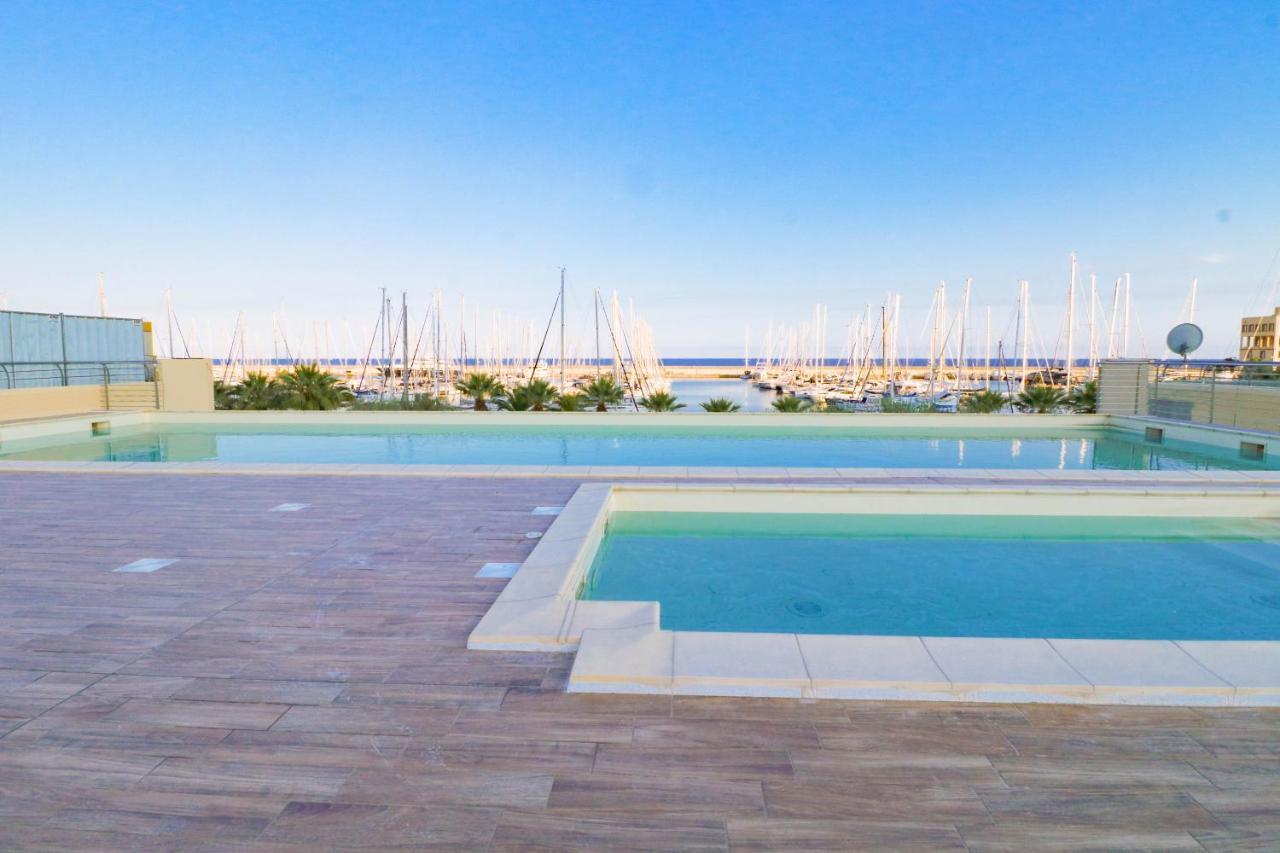 H11 Luxury 9A - Porto - Piscina - Jacuzzi Lejlighed Santo Stefano al Mare Eksteriør billede